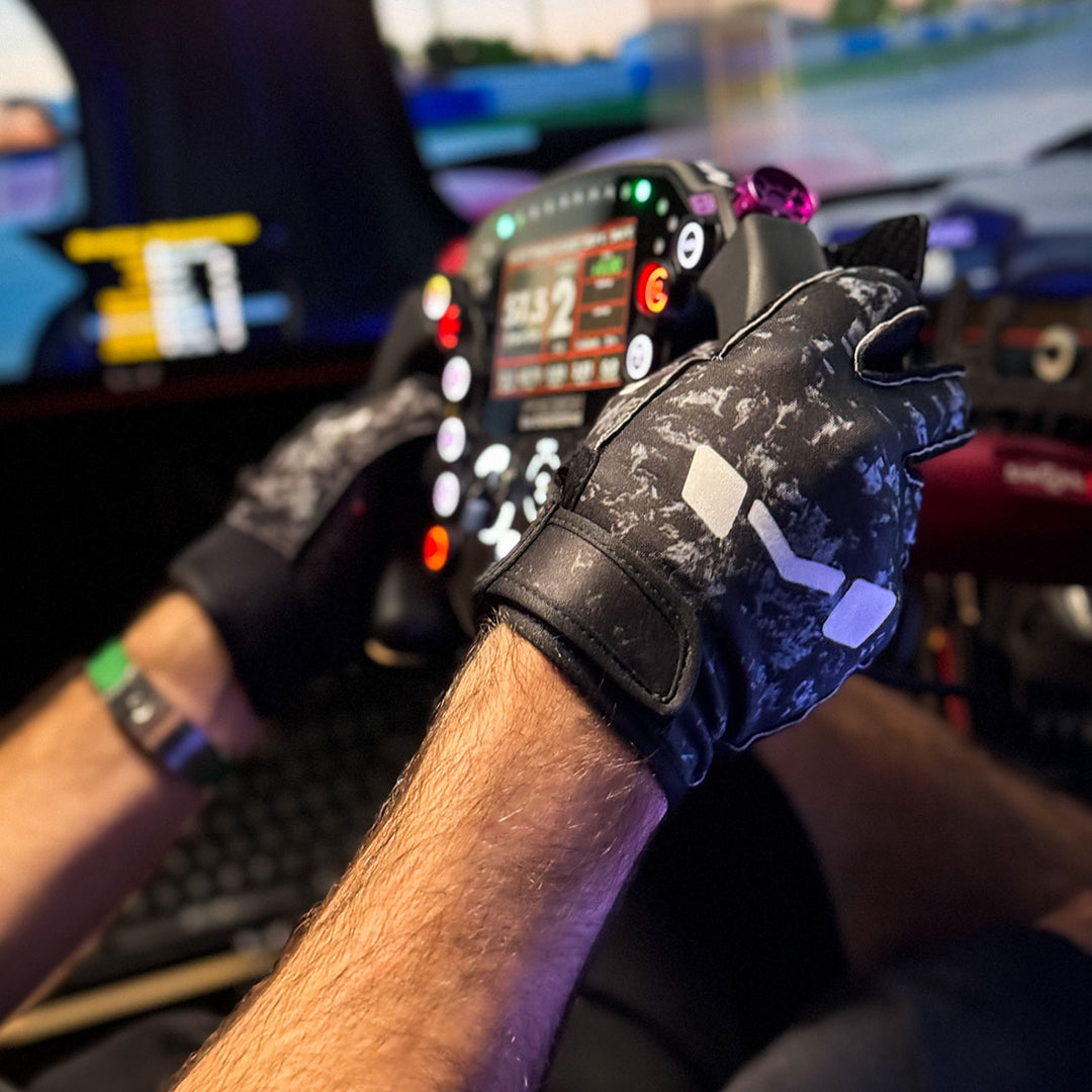 Forged Carbon Short Gloves