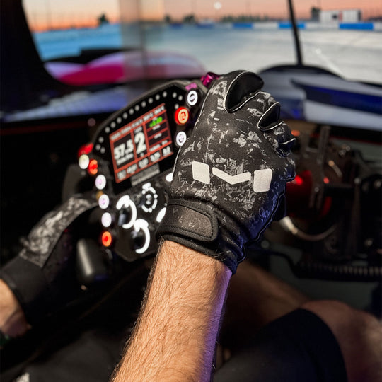 Forged Carbon Short Gloves